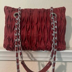 🩷 Red Matelasse Leather Tote /
Silver hardware🩷